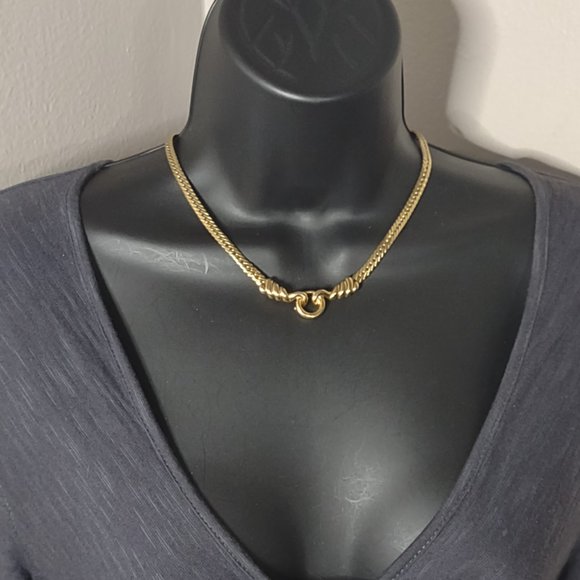 Gold Tone Pretty Metal Necklace 17 Inches Long - Picture 14 of 15